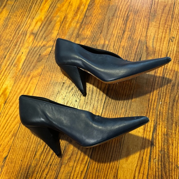 Celine v neck leather pumps - Picture 1 of 8